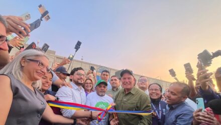 Alcalde Di Martino inaugurando el nuevo paso peatonal en Galerías: la ciudad será modelo humanista de modernización vial 5 Paso