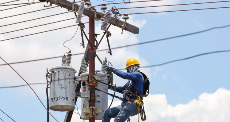 Alcaldía de Maracaibo instaló transformadores nuevos solicitados a través de VenApp 1 Alcaldía