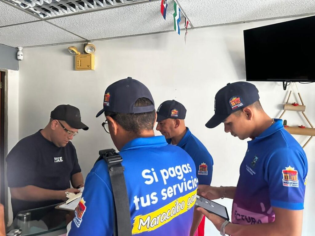 Más de 300 negocios visitados por el Plan «Si pagas tus servicios, Maracaibo gana» 2 WhatsApp Image 2026 08 31 at 10.54.21 AM