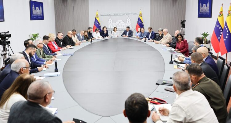 Consejo de Ministros revisó plan de reconstrucción de La Guaira y reactivación económica en el país 1 Consejo