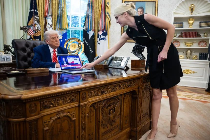Esta es Natalie Harp, la mano derecha de Trump y en candente polémica por su cercanía con el presidente de EE. UU. 2 harp2