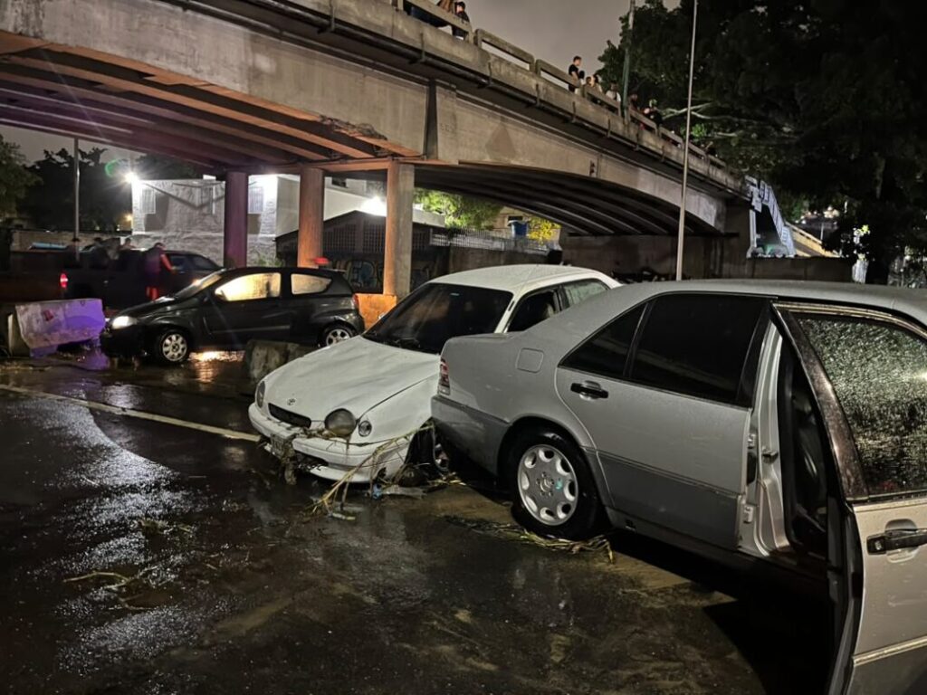 Aguacero por dos días hizo colapsar Caracas 2 lluvias Caracas