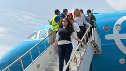 Llegó el primer vuelo con deportados de EE. UU. después de los terremotos 2 Vuelo