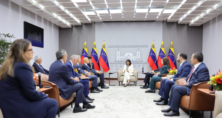 Comenzó la firma de acuerdos con petroleras dentro del marco del gran acuerdo Rodríguez-Trump 1 Rodríguez