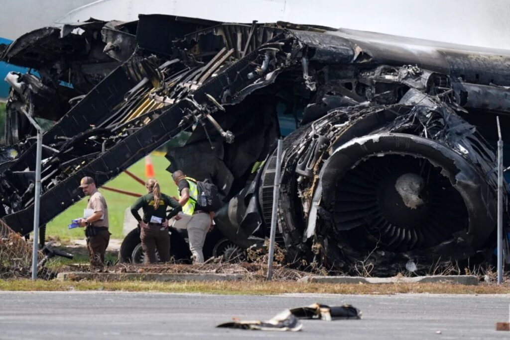 Demandaron a Amazon por el accidente de un avión de carga que dejó cinco muertos en Miami 2 Amazon demanda