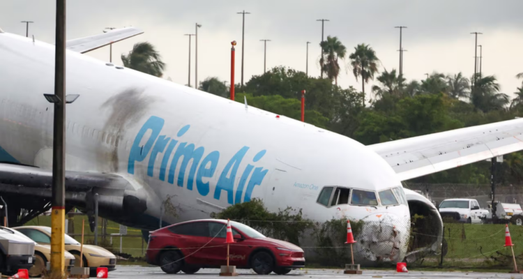 Demandaron a Amazon por el accidente de un avión de carga que dejó cinco muertos en Miami 1 Avión