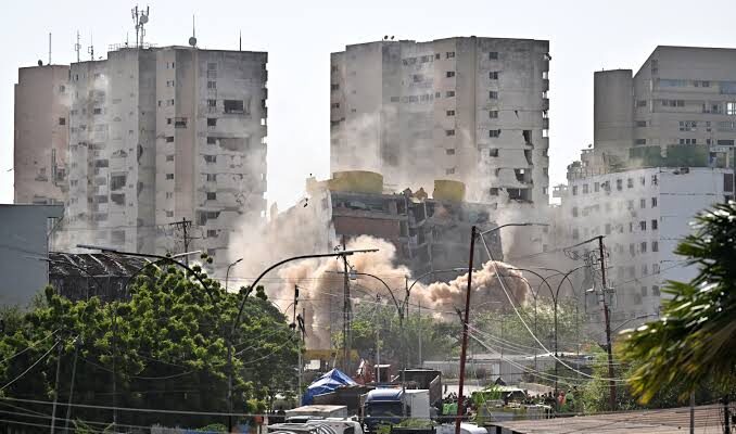 39 edificios con daños severos serán demolidos en la Guaira (+lista) 1 Demolicion en la Guaira