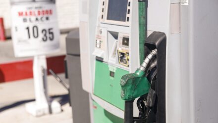 El diésel alcanzó los 6 dólares por galón en EE. UU. por las guerras en Ucrania e Irán por primera vez en la historia 2 Diesel