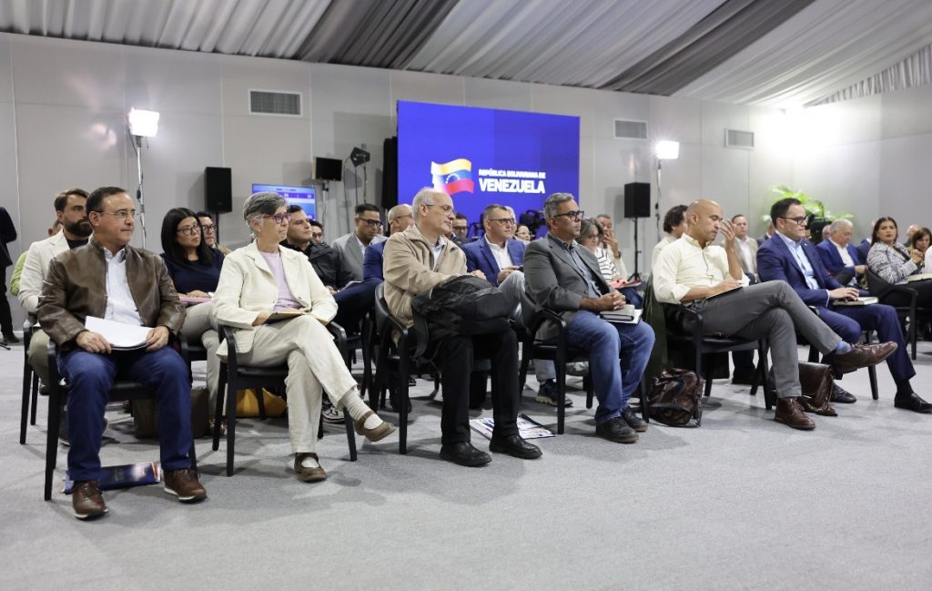 Presidenta (e) Delcy Rodríguez se reunió con gobernadores y alcaldes para definir políticas de gobierno internas 2 IMG 3889 1024x649 1