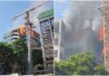 Continúan las labores para extinguir incendio de fábrica de cosméticos en Palo Verde 7 Incendio