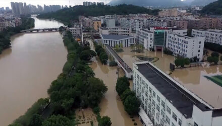 Lluvias dejaron un desaparecido y casas derrumbadas en China 2 Lluvia