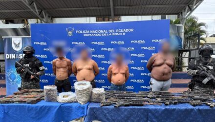 Cayó en Ecuador banda venezolana Los Empreñados (la foto explica el nombre): Fueron agarrados con armas de alto caribe 3 Los preñados