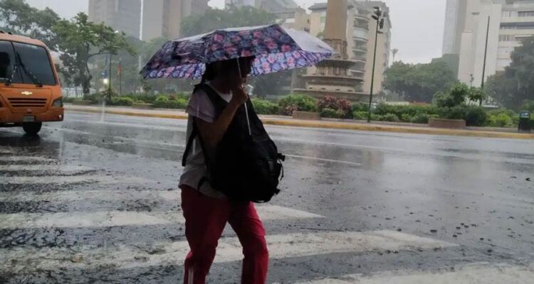 Onda tropical N° 47 se desplaza sobre el país 1 Onda