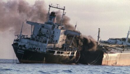 La guerra en el estrecho de Ormuz: Ambos bandos comienza a hundir barcos 2 Ormuz