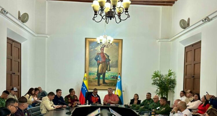 Vicepresidente sectorial Juan Ramírez y el gobernador Luis Caldera se reunieron en Estado Mayor de Servicios en Zulia 1 Caldera
