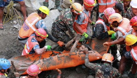 Nepal: rescataron con vida a dos trabajadores tras 9 días atrapados en un túnel 2 Trabajadores