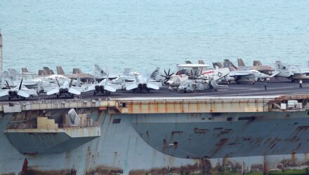 El USS Abraham Lincoln llegó hecho un asco a Tailandia (hay fotos) 2 Lincoln