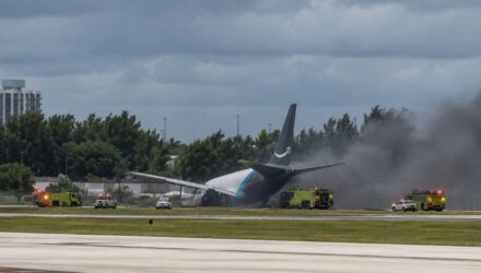 Al menos cinco fallecidos dejó accidente de avión de Amazon en el Aeropuerto de Miami 2 Avión