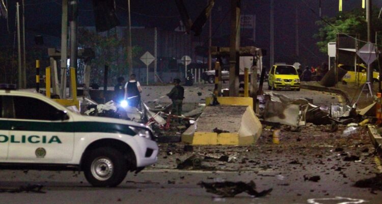 Un muerto y 11 heridos en ataque terrorista contra un puesto policial en Colombia 1 Ataque