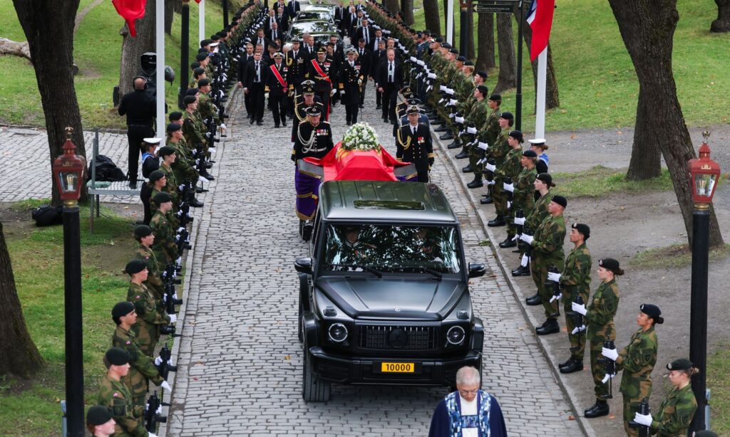 Harald V recibió sepultura en el Castillo de Akershus en una ceremonia privada 3 harald v de noruega es sepultado tras un funeral con presencia de casas reales efe