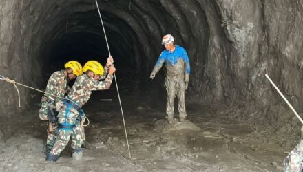 Nepal reforzó búsqueda de 121 personas en túneles donde aún espera hallar supervivientes 2 Túneles