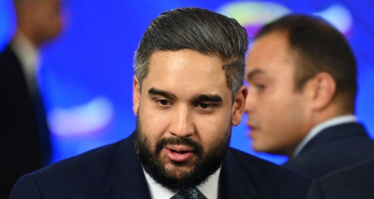 Nicolasito despeja dudas sobre las recientes fotos de su papá en la cárcel de Nueva York 1 Foto