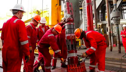 Pdvsa estima aumentar capacidad de refinación a 600.000 barriles diarios en 2027 2 barriles