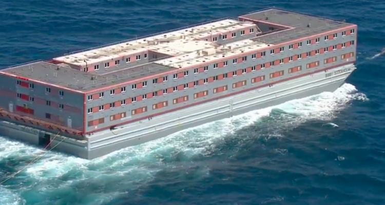 EE.UU. podría utilizar barcos para deportar migrantes a Venezuela 1 barcos