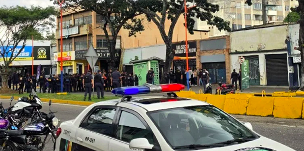 PNB fue detenido en pleno intento de robo y toma de rehén. ¡Portaba su uniforme de reglamento! (Hay video) 3 pnb