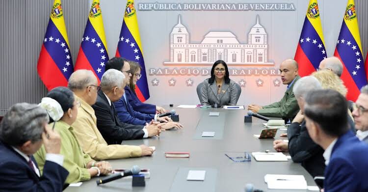 Presidenta se reunió con empresarios y sindicatos para armar un consenso sobre mejoras laborales 1 Presidenta