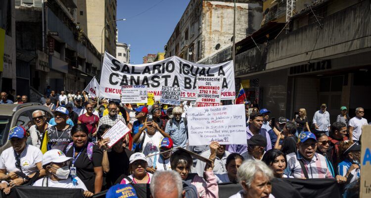 Varios gremios anuncian paros tras anuncio de que mejoras laborales se pospusieron hasta el 2027 1 Gremios