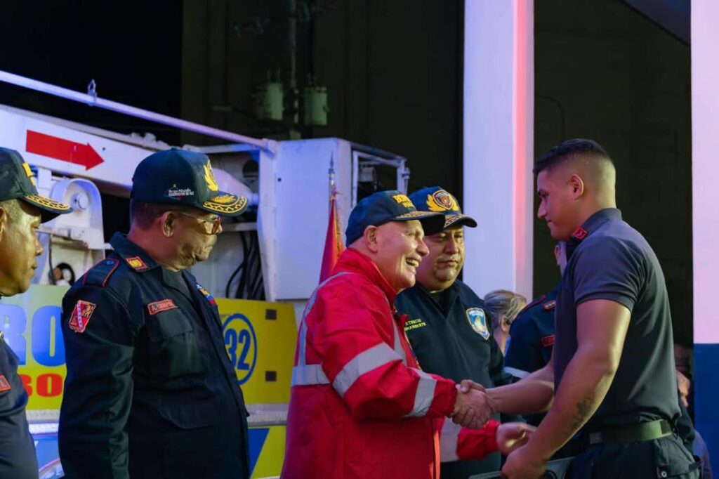 Bomberos de Maracaibo recibieron ascensos, reconocimientos y dotación de uniformes 2 IMG 20261021 WA0048
