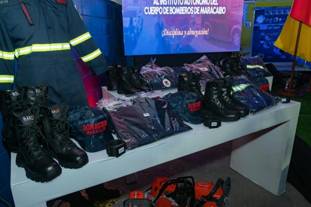 Bomberos de Maracaibo recibieron ascensos, reconocimientos y dotación de uniformes 3 IMG 20261021 WA0051