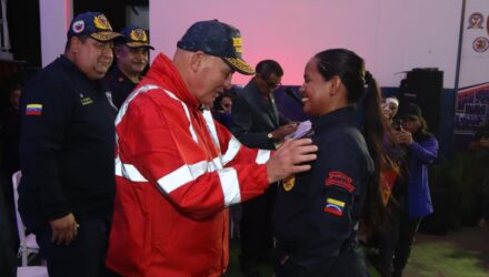 Bomberos de Maracaibo recibieron ascensos, reconocimientos y dotación de uniformes 2 Bomberos