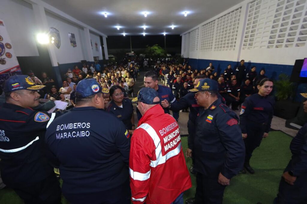 Bomberos de Maracaibo recibieron ascensos, reconocimientos y dotación de uniformes 4 IMG 20261021 WA0053
