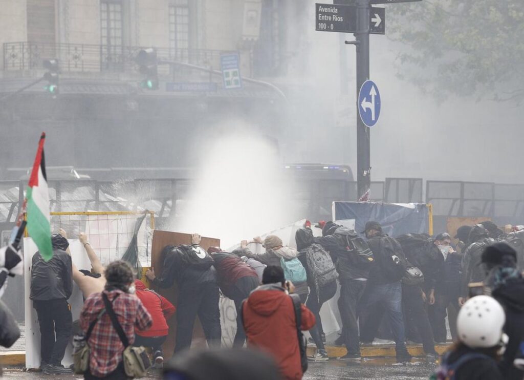 Marcha universitaria culminó en disturbios en Buenos Aires 3 Marcha Argentina