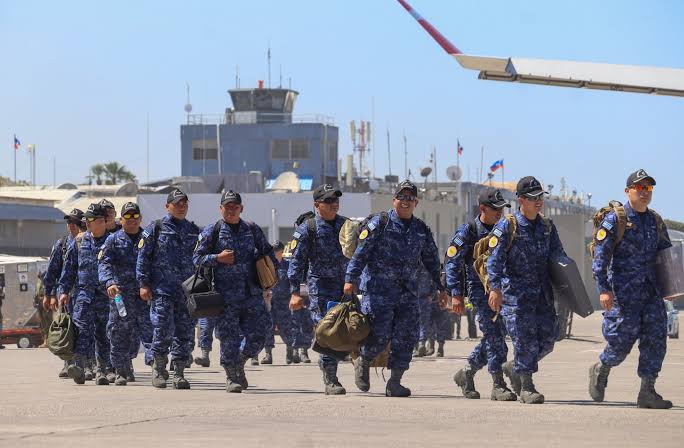 El Salvador confirmó el envío de más de 2.000 soldados a Haití y ni aparecen los secuestrados ni las bandas retroceden 2 Militares salvadorenos en Haiti