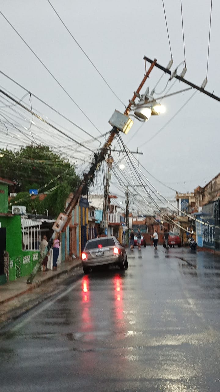 Organismos de prevención atendieron afectaciones tras fuerte aguacero con vientos huracanados de este #03oct 5 PHOTO 2026 10 03 19 48 57