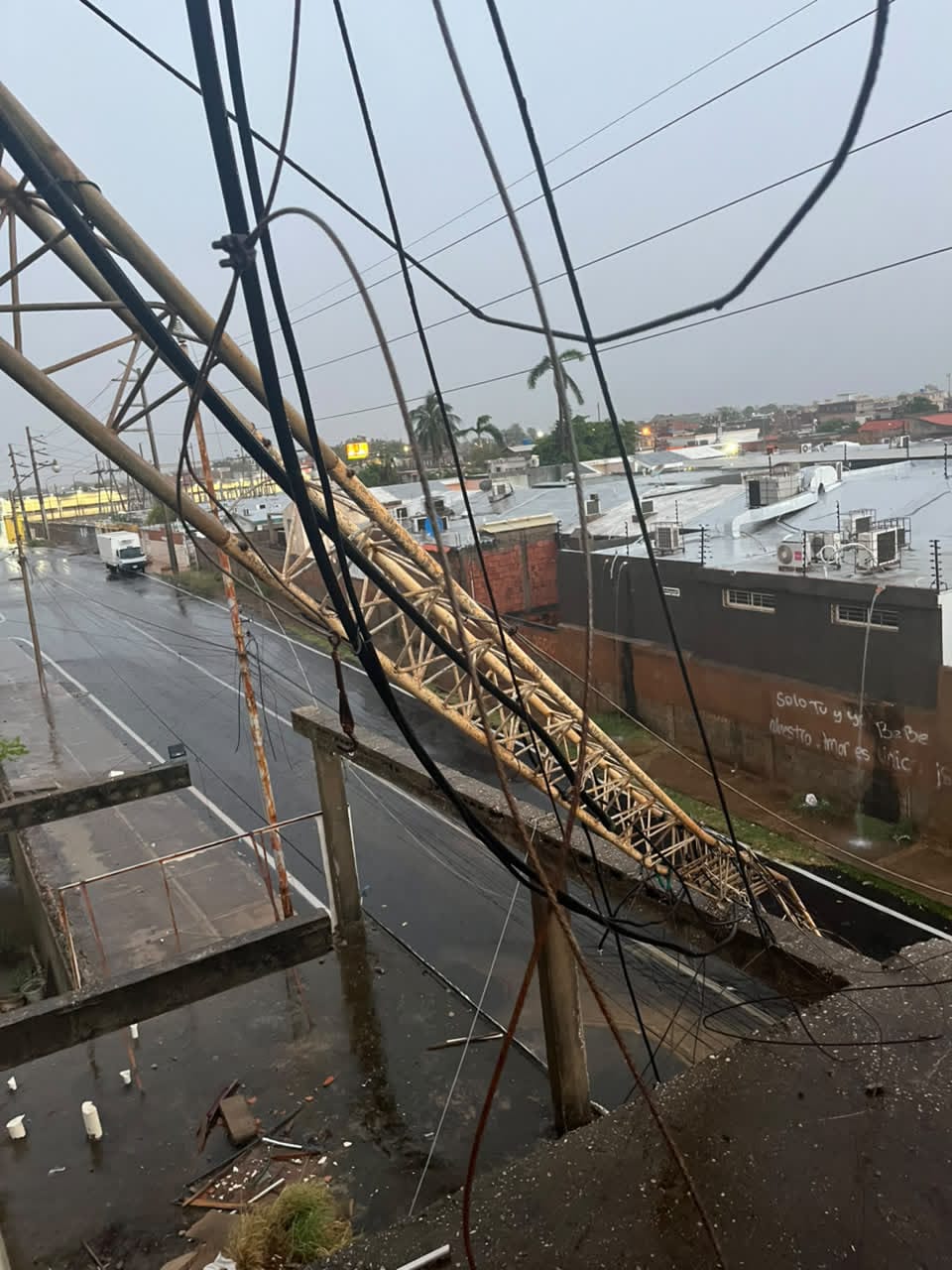 Organismos de prevención atendieron afectaciones tras fuerte aguacero con vientos huracanados de este #03oct 2 PHOTO 2026 10 03 19 49 56