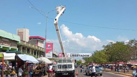 Gobernación del Zulia y Corpoelec rehabilitaron iluminación de la avenida Libertador 2 Gobernación