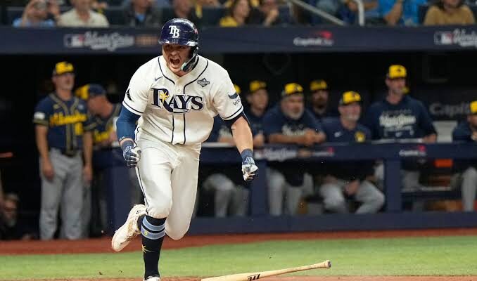 Tampa Bay venció 4-3 en extrainnings a Milwaukee y forzó el quinto juego de la Serie Mundial 1 Tampa