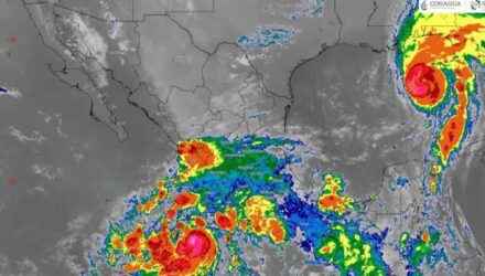 Huracán Simón subió a categoría 2 pero su estructura limitará efectos en costas mexicanas 4 Simón