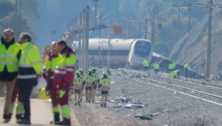 Subió a 74 los fallecidos por el accidente de trenes en España 2 Trenes