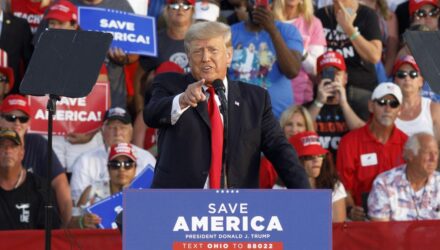 Trump prometió: «Se lo vamos a meter por el culo» en las elecciones de noviembre 3 Trump