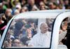 El Papa ya anda en su PapaMóvil, a pocos días de su operación 8 Papa