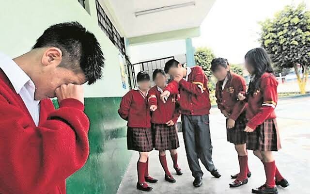 Gobiero peruano le mete mano dura a los estudiantes: Prohibido el maquillaje, controlará el color y el largo del pelo y de las faldas 1 images