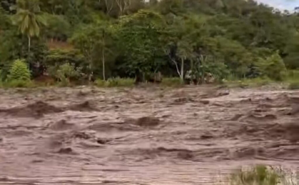 Sucre: desbordamiento del río Manzanares causó daños en el municipio Montes 2 rio Manzanares