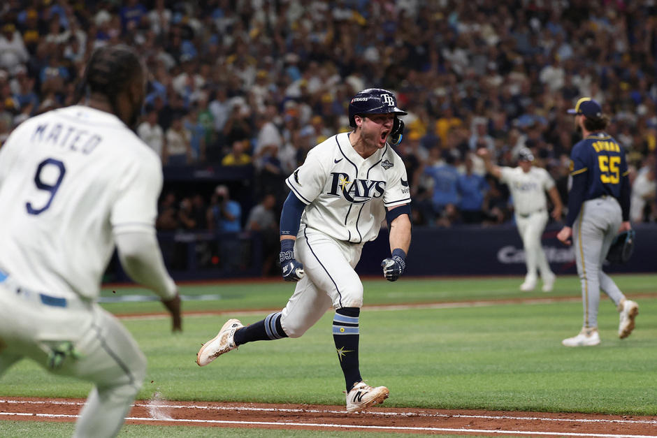 Tampa Bay venció 4-3 en extrainnings a Milwaukee y forzó el quinto juego de la Serie Mundial 2 tampa bay asegura un quinto juego de la serie mundial