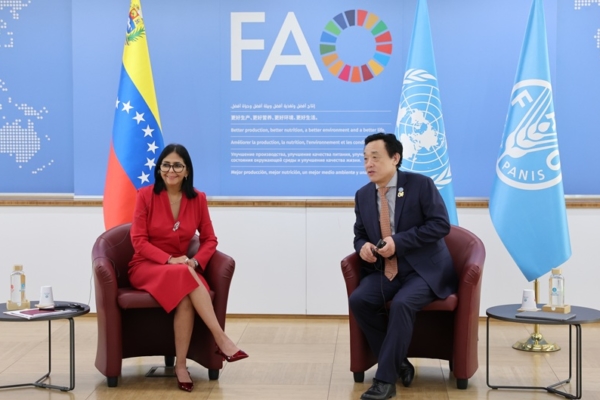 Delcy Rodríguez se reunió con el director general de la FAO 2
